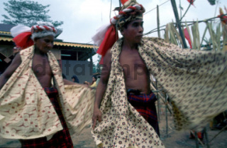 upacara adat suku dayak bahau busang - DATATEMPO