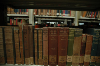 Mengenal Buku Langka: Koleksi Bersejarah di Perpustakaan-www.perpustakaan.org